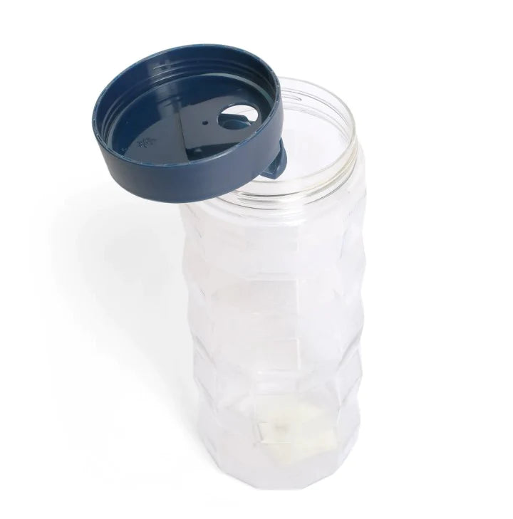 Water bottle with lid