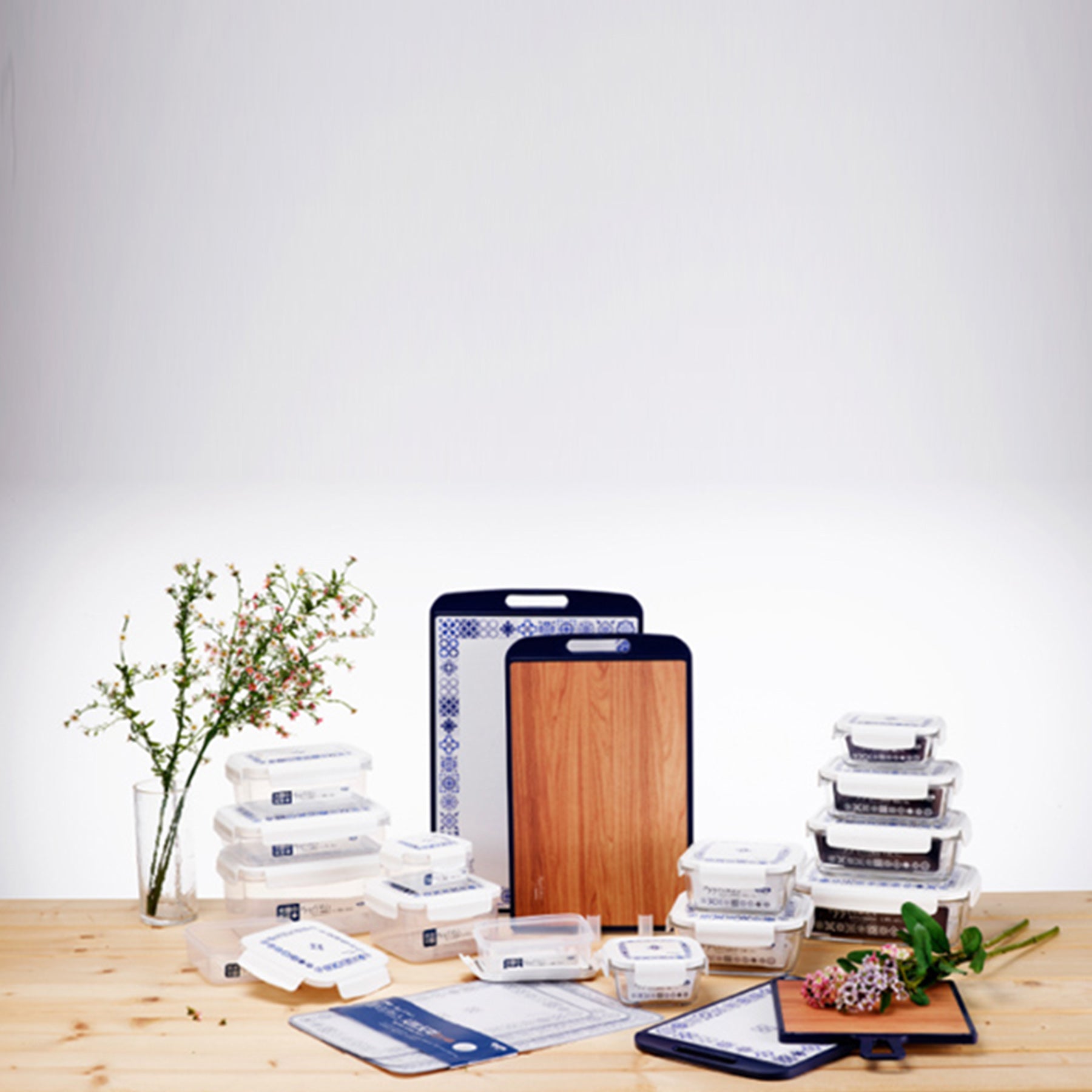 Food Container - White & Blue