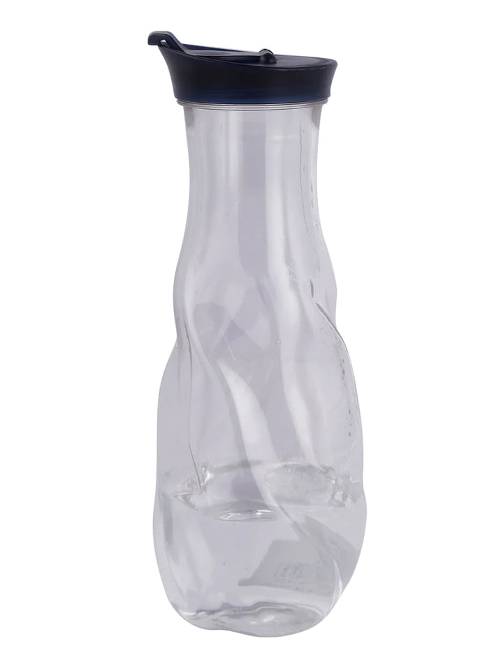 Water bottle with lid