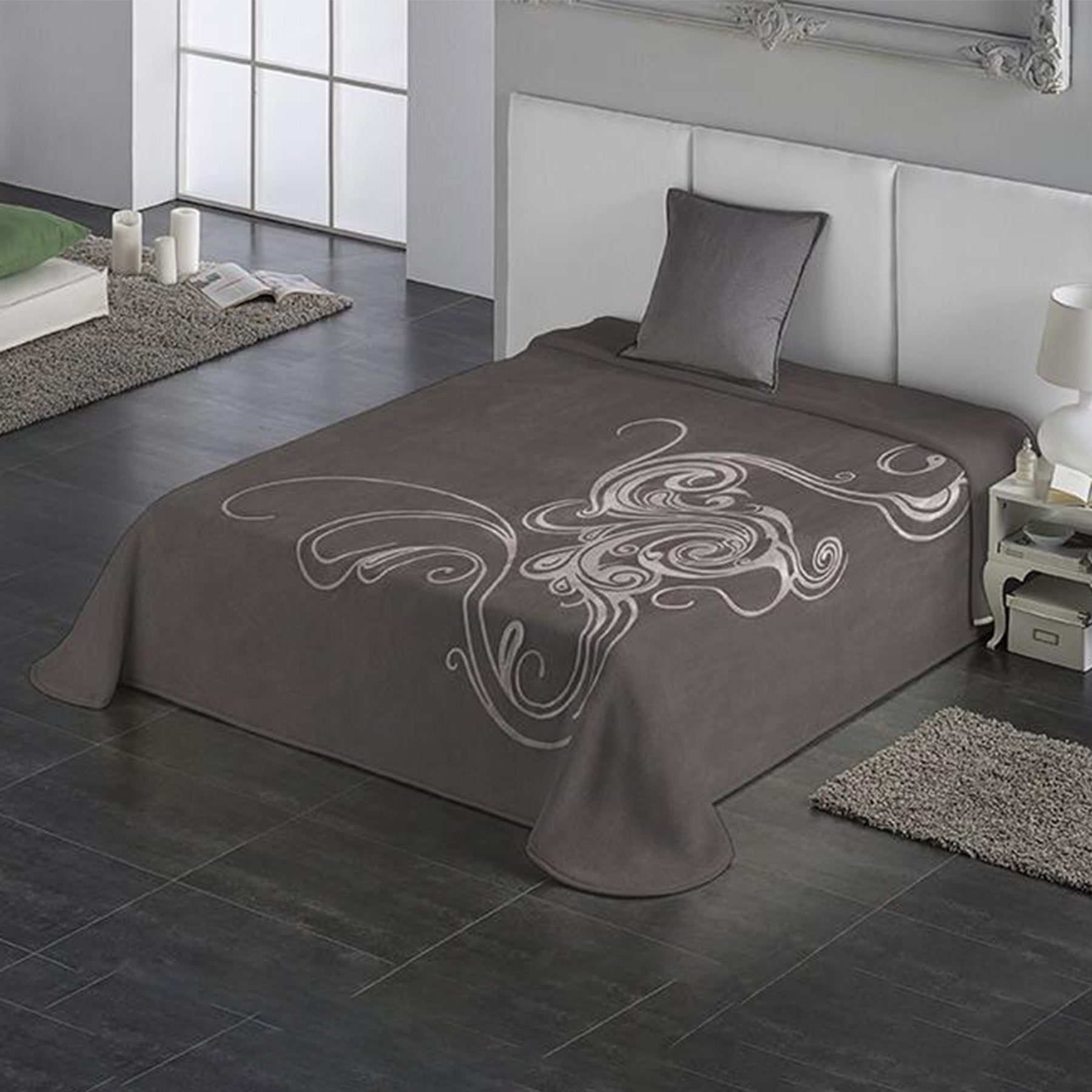 King Embossed Spanish Blanket, 220 x 240 cm