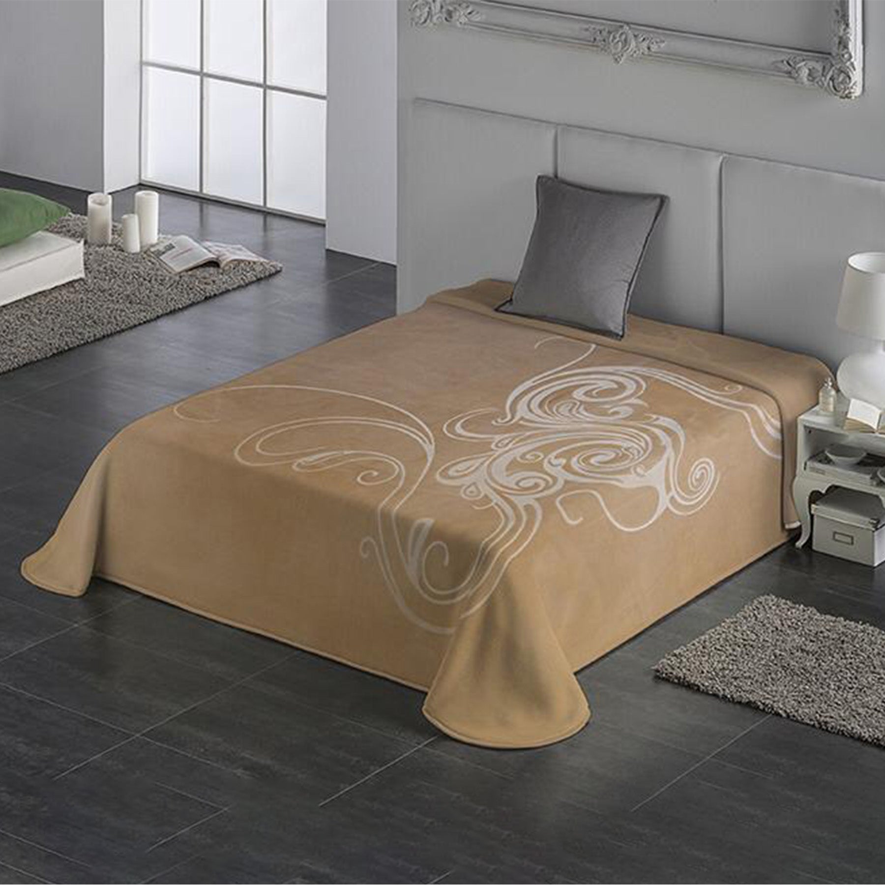 King Embossed Spanish Blanket, 220 x 240 cm